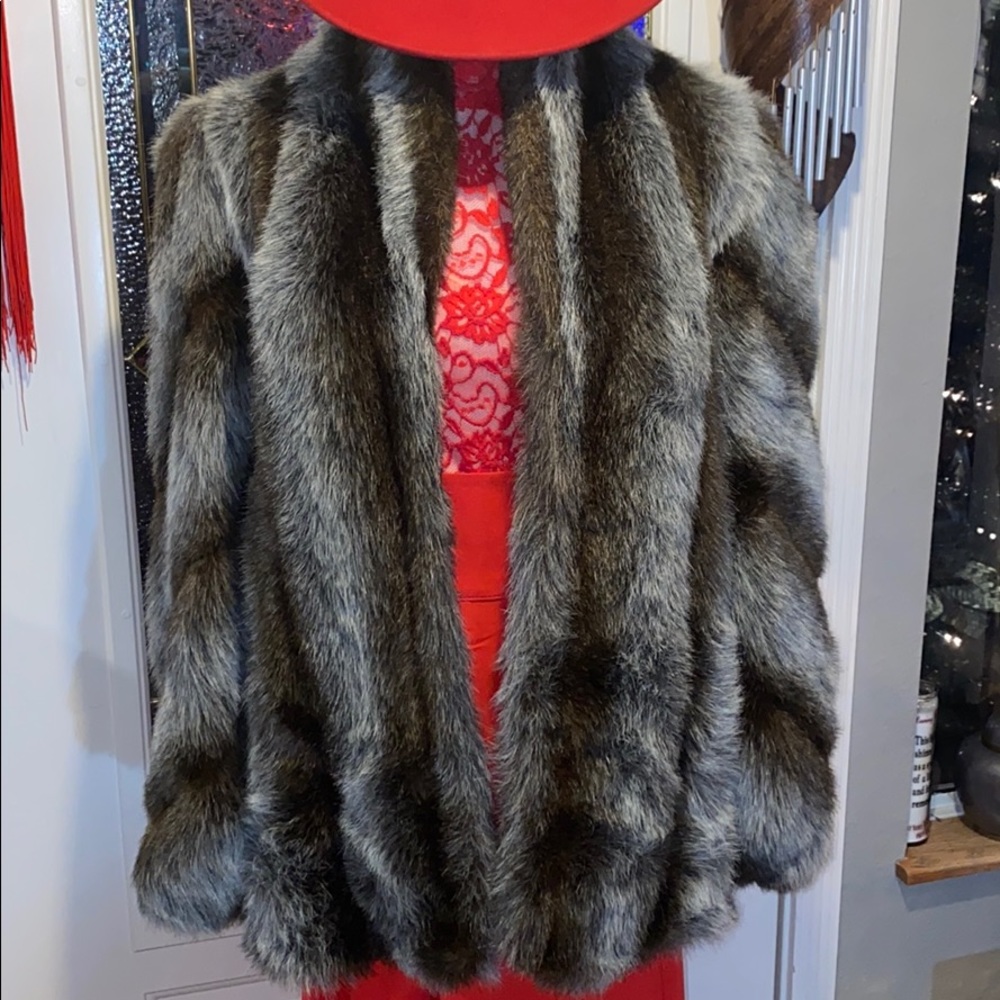❤️⭐️VINTAGE JORDACHE FUR COAT⭐️❤️ - Picture 2 of 3